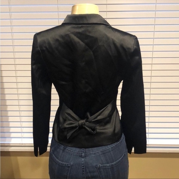 Women’s charlotte Russo satin crop blazer - Picture 3 of 6